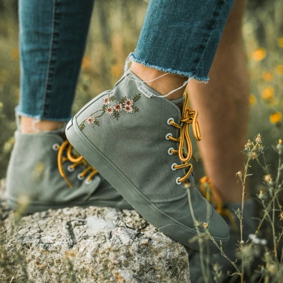 Sage Green High-Top Sneakers with Floral Embroidery - Picture 1 of 10